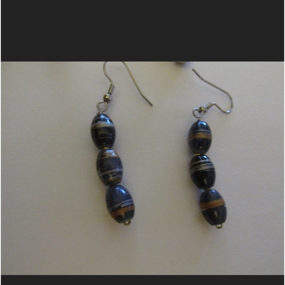 Pair of Dangle Pierced Earrings Fashion Jewelry - Picture 2 of 3